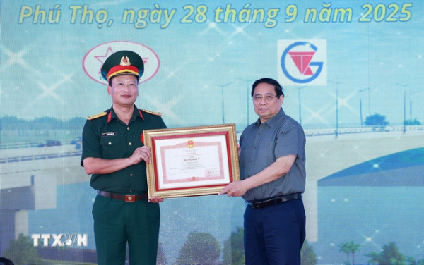 Thủ tướng: Cầu Phong Châu mới là nhịp cầu hàn gắn vết thương, nhen lên niềm tin -0