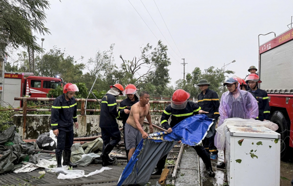 Công an Nghệ An khẩn trương khắc phục hậu quả bão số 10 -0