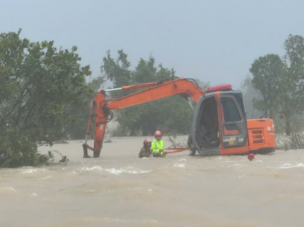 Cảnh sát giao thông Thanh Hoá đảm bảo “thông đường” sau bão số 10 -0