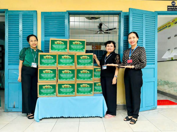Trao tặng 50.000 bộ sách giáo khoa tại TP Hồ Chí Minh -0