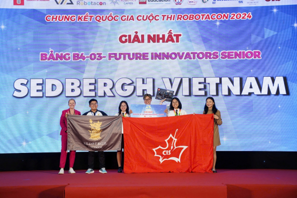 Thành tích ấn tượng của đội tuyển Trường quốc tế Canada tại các cuộc thi Robot -0