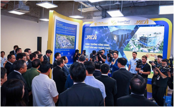 Tiếp tục đẩy mạnh ứng dụng AI, “siêu cảng” Việt Nam SuperPort™ của T&T Group gây ấn tượng mạnh tại VIIE 2025 -0
