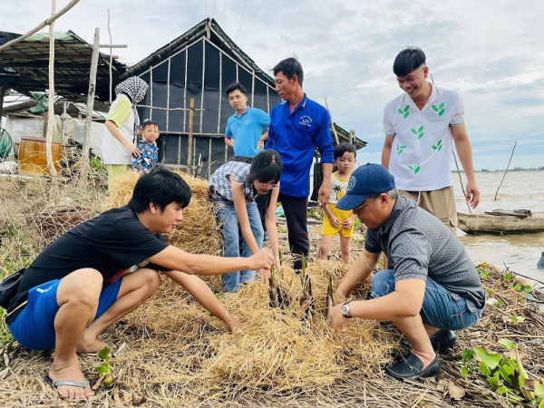 Mưu sinh mùa nước nổi gắn với du lịch sinh thái -0
