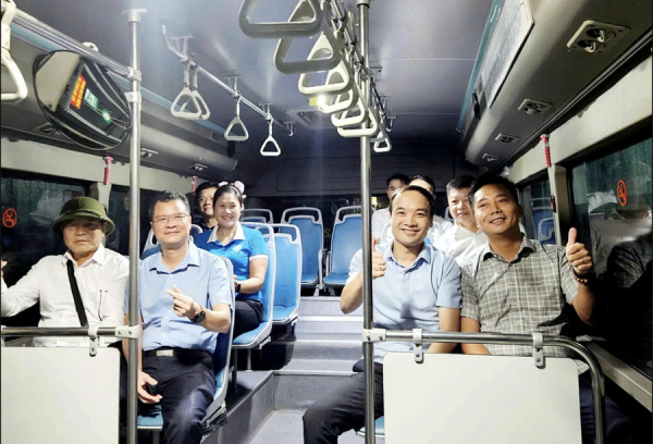 Hà Nội: Mở tuyến xe buýt đến xã đảo duy nhất  -0