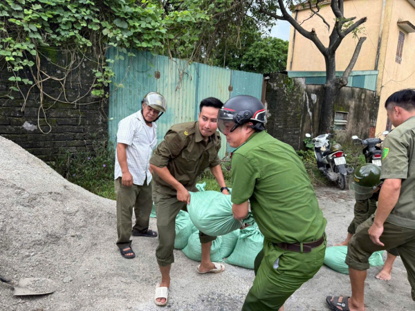 CBCS Công an tỉnh Ninh Bình “Vì nước quên thân, vì dân phục vụ” ứng phó với cơn bão số 10 -4