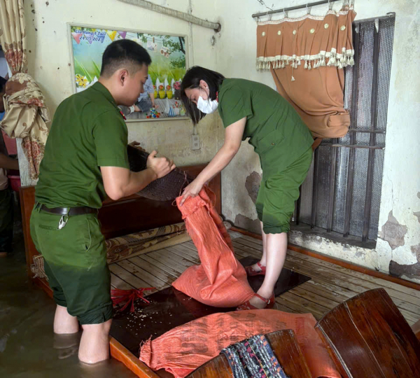 CBCS Công an tỉnh Ninh Bình “Vì nước quên thân, vì dân phục vụ” ứng phó với cơn bão số 10 -0