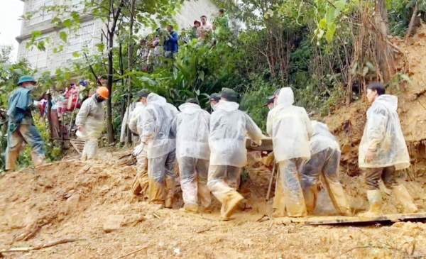Đã tìm thấy thi thể đầu tiên trong vụ sạt lở đất tại xã Lũng Cú -3