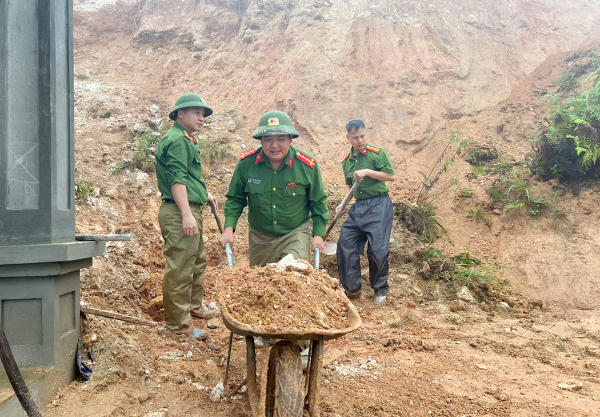 Nhanh chóng dọn dẹp, giúp nhân dân sớm ổn định cuộc sống -0