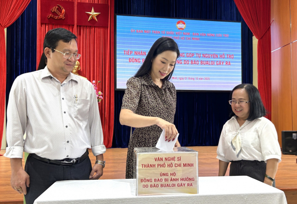 Nhiều nghệ sĩ ủng hộ đồng bào bị ảnh hưởng bão Bualoi  -0
