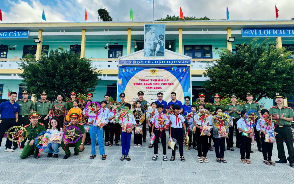 Mang Trung thu sớm đến với thiếu nhi vùng biên giới La Êê -0