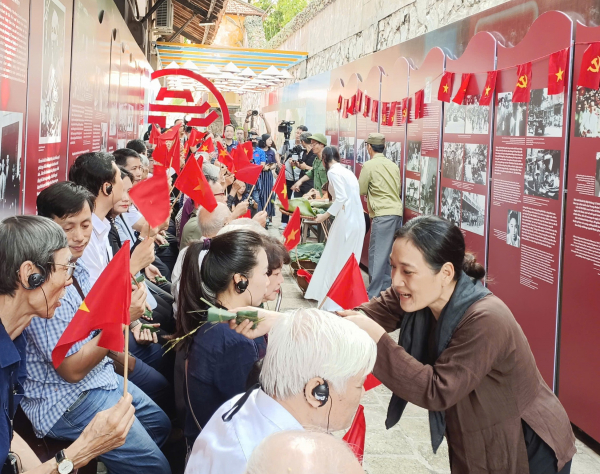 Trưng bày “Vang mãi khúc khải hoàn” kỷ niệm 71 năm Ngày Giải phóng Thủ đô -0
