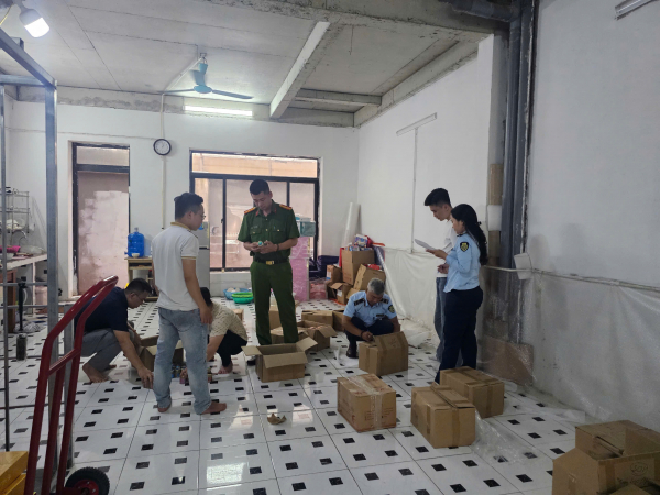 Xử phạt gần 1 tỷ đồng vi phạm đối với sản phẩm yến chưng -0