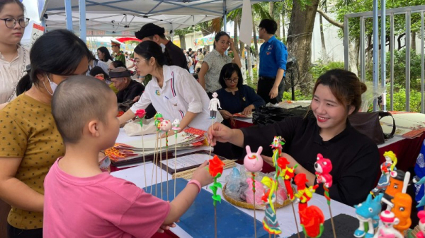 Mang Trung thu yêu thương đến với hàng nghìn bệnh nhi -0