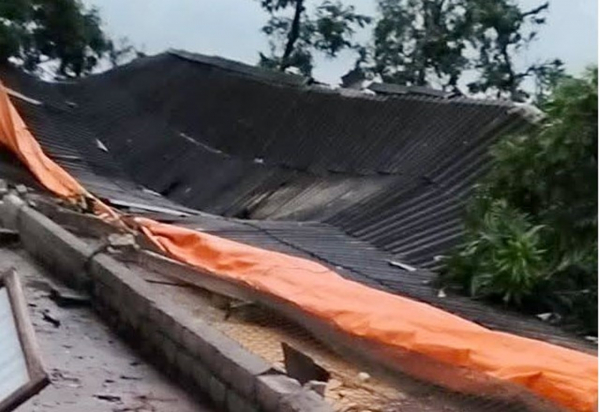 Hải Phòng lại xuất hiện lốc xoáy, nhiều nhà dân bị thiệt hại -0