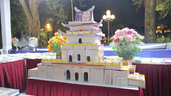 Nhà xuất bản Giáo dục Việt Nam tham gia hội sách với nhiều ấn phẩm hấp dẫn, độc đáo -0