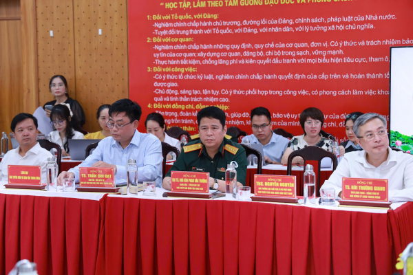 Phát triển xuất bản trong kỷ nguyên số: Nhiều thuận lợi nhưng cũng không ít thách thức -0