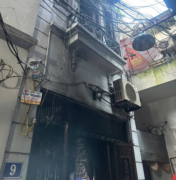 Cháy nhà dân tại địa chỉ số 9, hẻm 12 ngách 17 ngõ 180 Kim Hoa -0