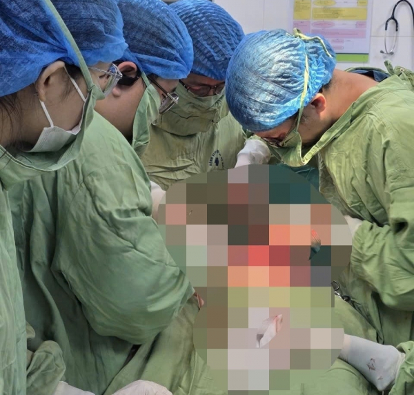 Cô gái 27 tuổi bị vỡ tử cung do tự dùng thuốc phá thai tại nhà -0