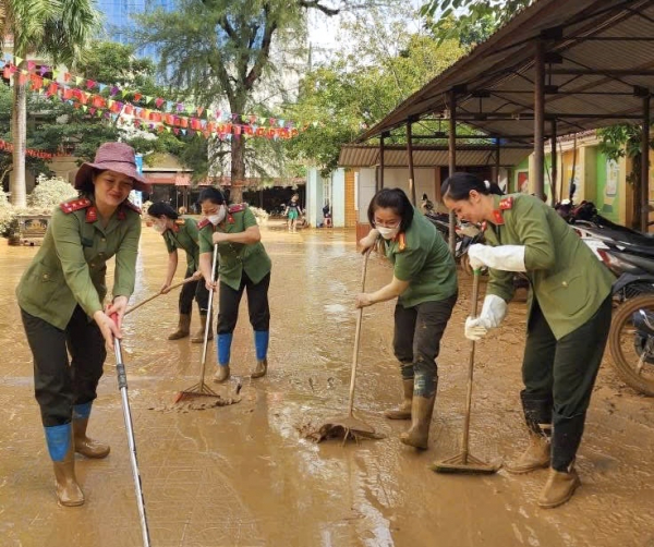 Y tế Công an tỉnh Cao Bằng khẩn trương xử lý môi trường, phun khử khuẩn phòng dịch sau lũ rút -0