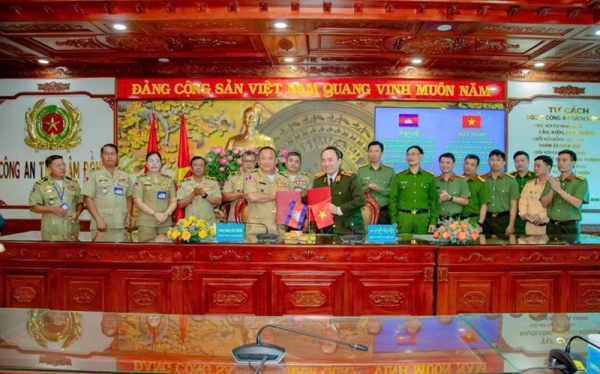 Công an Lâm Đồng và Công an Mondulkiri (Campuchia) hợp tác giữ vững ANTT vùng biên giới -0