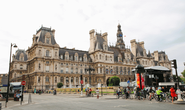 Thị trưởng Paris  với lằn ranh mờ giữa chi tiêu công và đời sống cá nhân -0