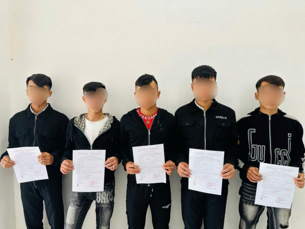  Mang hung khí đi gây rối trong đêm 5 đối tượng bị khởi tố -0