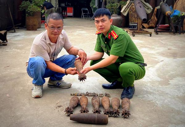 Trong ngôi nhà của kỷ vật chiến tranh -0