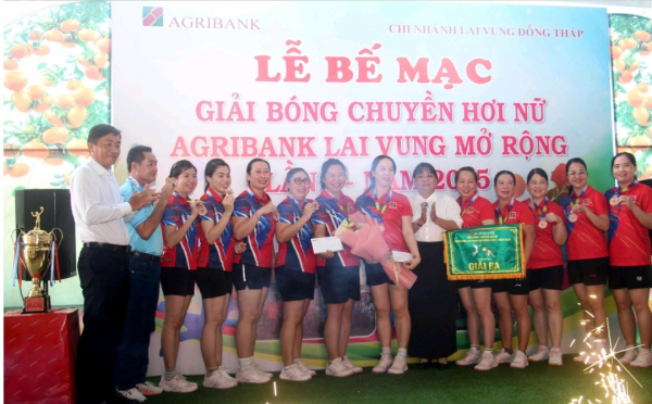 Bế mạc “Giải bóng chuyền hơi nữ Agribank Lai Vung mở rộng lần I năm 2025” -1