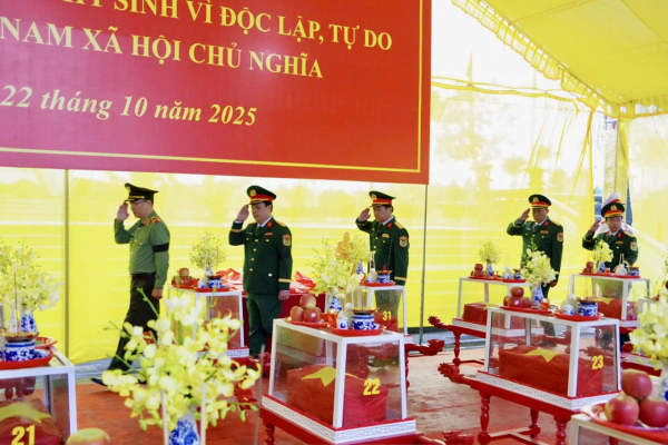 Truy điệu, an táng 34 hài cốt liệt sĩ được tìm thấy ở khu vực Thành cổ Quảng Trị -1