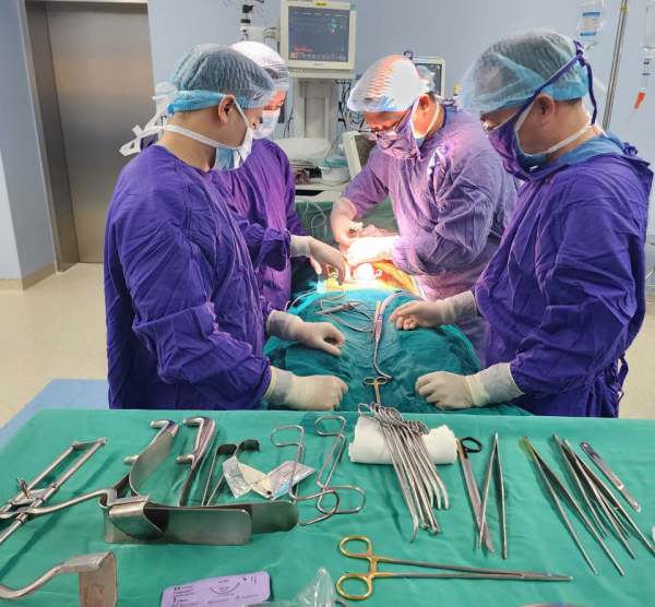 Cô gái phát hiện mình là đàn ông sau 21 năm -0