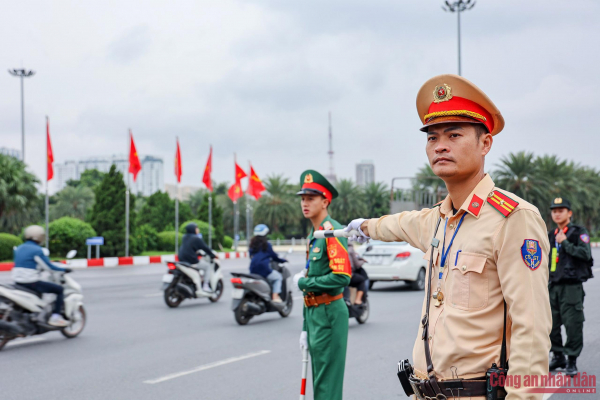 Công an Hà Nội phân luồng giao thông phục vụ Lễ mở ký Công ước Hà Nội -0
