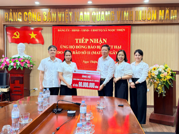Agribank đồng hành cùng khách hàng và người dân khắc phục thiệt hại sau lũ -0