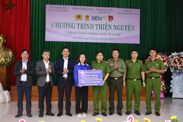 Nhiều hoạt động ý nghĩa của Trường Cao đẳng CSND I tại địa bàn bị mưa bão Nghệ An, Hà Tĩnh -0