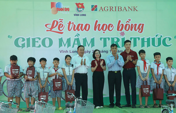 Agribank Chi nhánh Phú Nhuận trao học bổng “Gieo mầm tri thức”&nbsp;tại tỉnh Vĩnh Long -0
