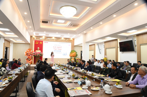 Ra mắt cuốn sách “Con người Việt Nam vào kỷ nguyên mới” của PGS.TS Nguyễn Hồng Vinh -0