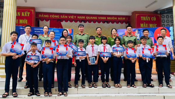 Lan tỏa chiến dịch “Không một mình - Cùng nhau an toàn trực tuyến” -0