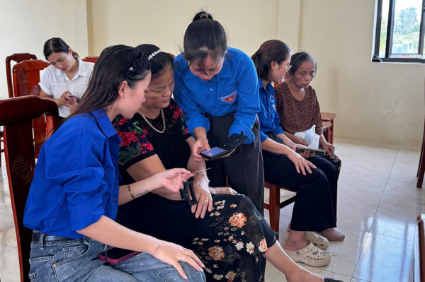 tuổi trẻ hưng yên với 30 ngày cao điểm triển khai thực hiện phong trào bình dân học vụ số (1).jpg -0