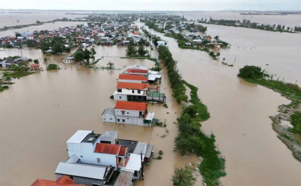 Trong mưa lũ càng nêu cao tinh thần vì nhân dân phục vụ -0