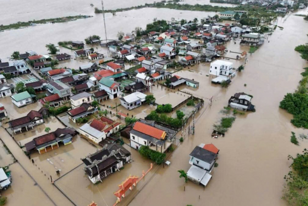 Trong mưa lũ càng nêu cao tinh thần vì nhân dân phục vụ -0