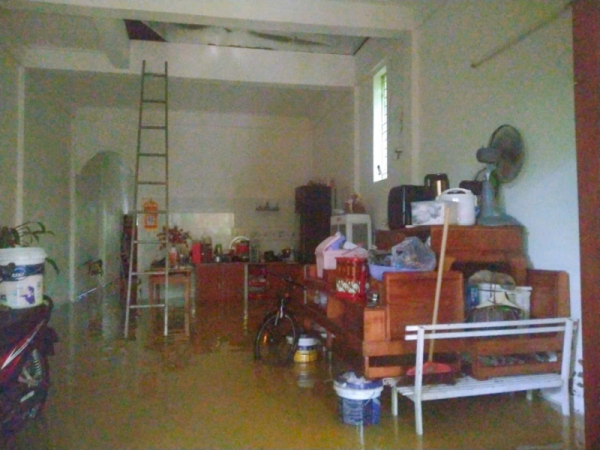 Trong mưa lũ càng nêu cao tinh thần vì nhân dân phục vụ -2
