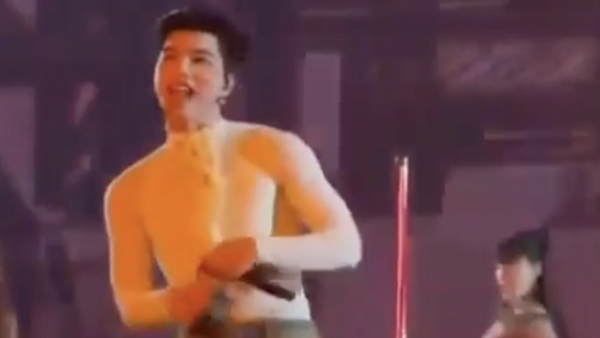 Âm nhạc lệch chuẩn và “vũng lầy giải trí rẻ tiền”