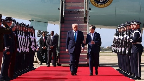 Tổng thống Trump đến Hàn Quốc, dự kiến gặp ông Tập Cận Bình