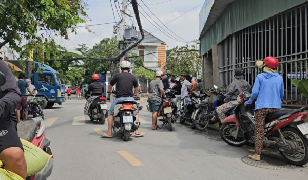 Phát hiện thi thể một cô gái đã phân hủy trong cốp ôtô đậu ven đường -0