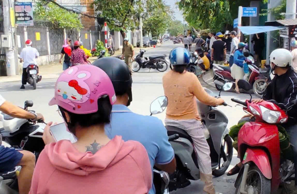 Phát hiện thi thể một cô gái đã phân hủy trong cốp ôtô đậu ven đường -0