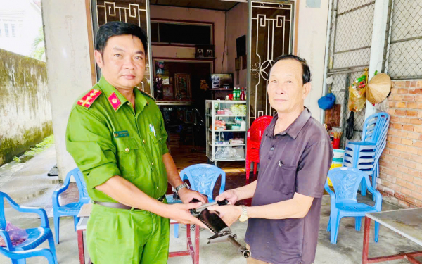 Phát huy tinh thần tự nguyện giao nộp vũ khí, công cụ hỗ trợ tại cơ sở -0