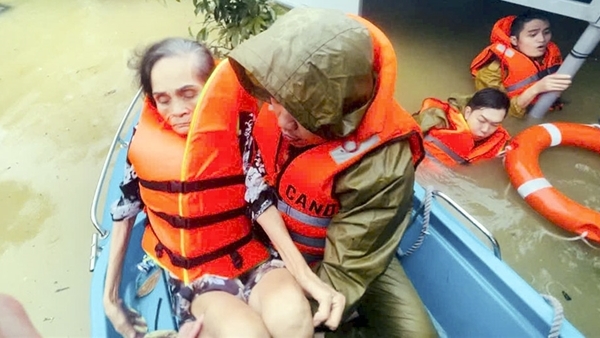 Sắc xanh hy vọng giữa cơn lũ dữ