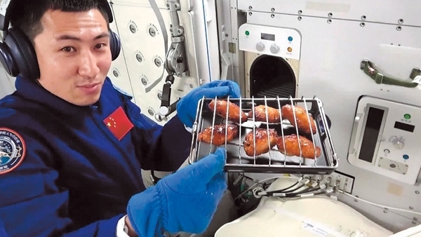 Nướng gà trên trạm vũ trụ