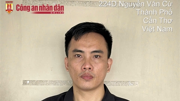 Tên cướp trốn lệnh truy nã đặc biệt nguy hiểm đã ra đầu thú