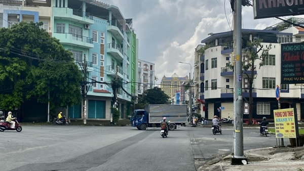 Cẩn trọng khi đi qua các giao lộ không đèn tín hiệu giao thông