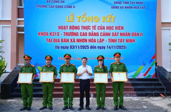trao2.jpg -0